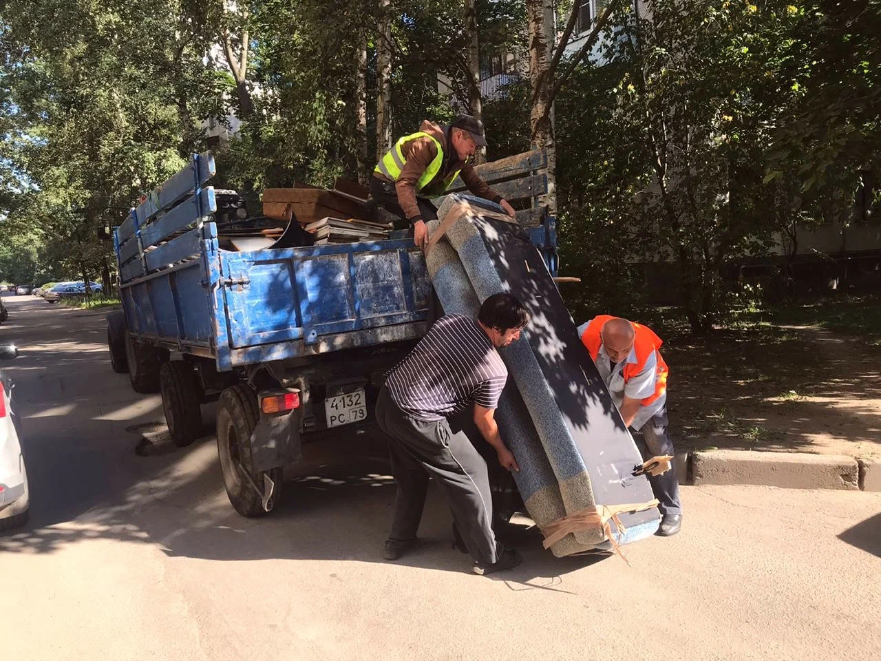 Профессиональный вывоз крупногабаритного мусора в Малоярославце в октябре
