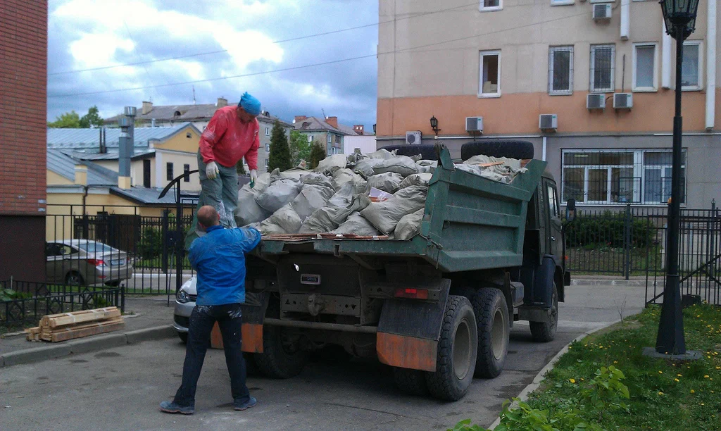 Вывоз строительного мусора в Малоярославце от 1655 руб. – ПроМусор