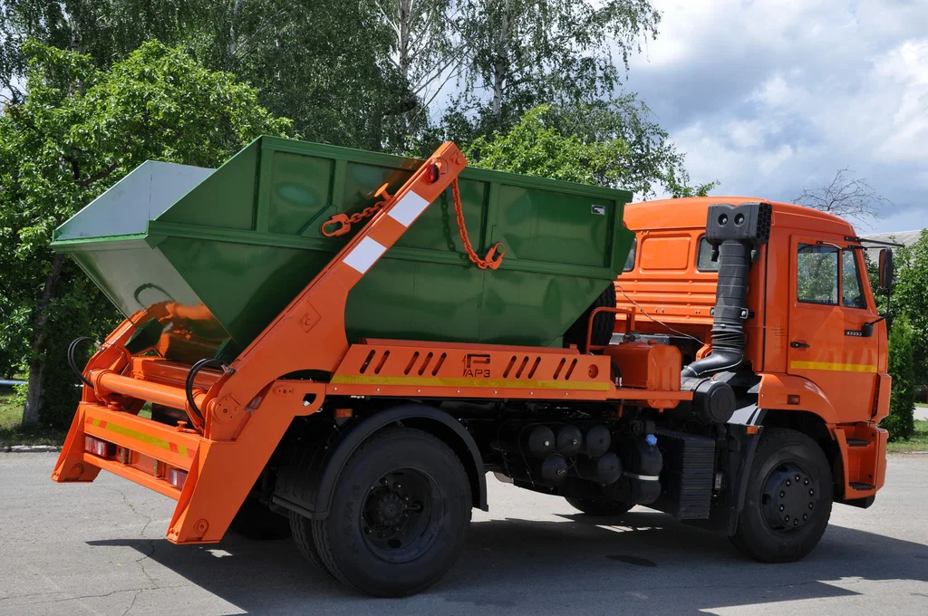 Заказ бункеровоза для вывоза мусора и отходов в Малоярославце в октябре