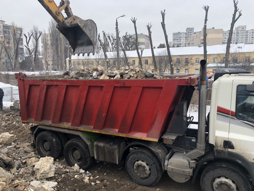 Вывоз мусора Камазом в Малоярославце в октябре