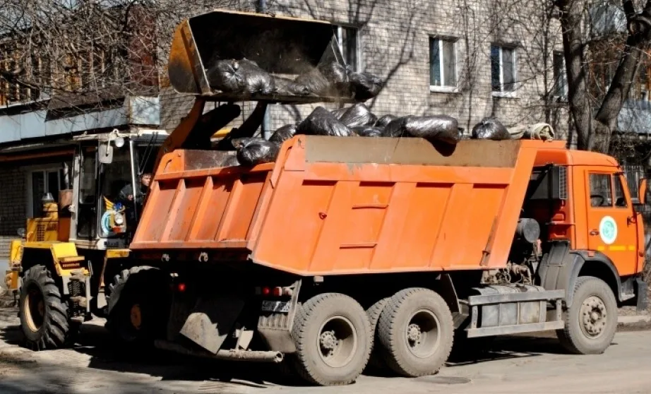 Вывоз мусора грузовым фургоном 5 тонн в Малоярославце – ПроМусор, аренда, цена от 1603 руб