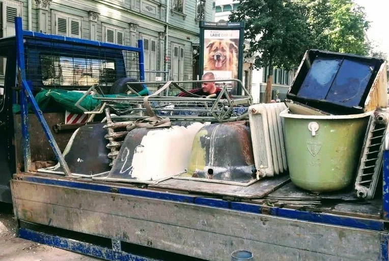 Вывоз старой сантехники в Малоярославце от ПроМусор: быстро, недорого от 569 руб., утилизация и грузчики