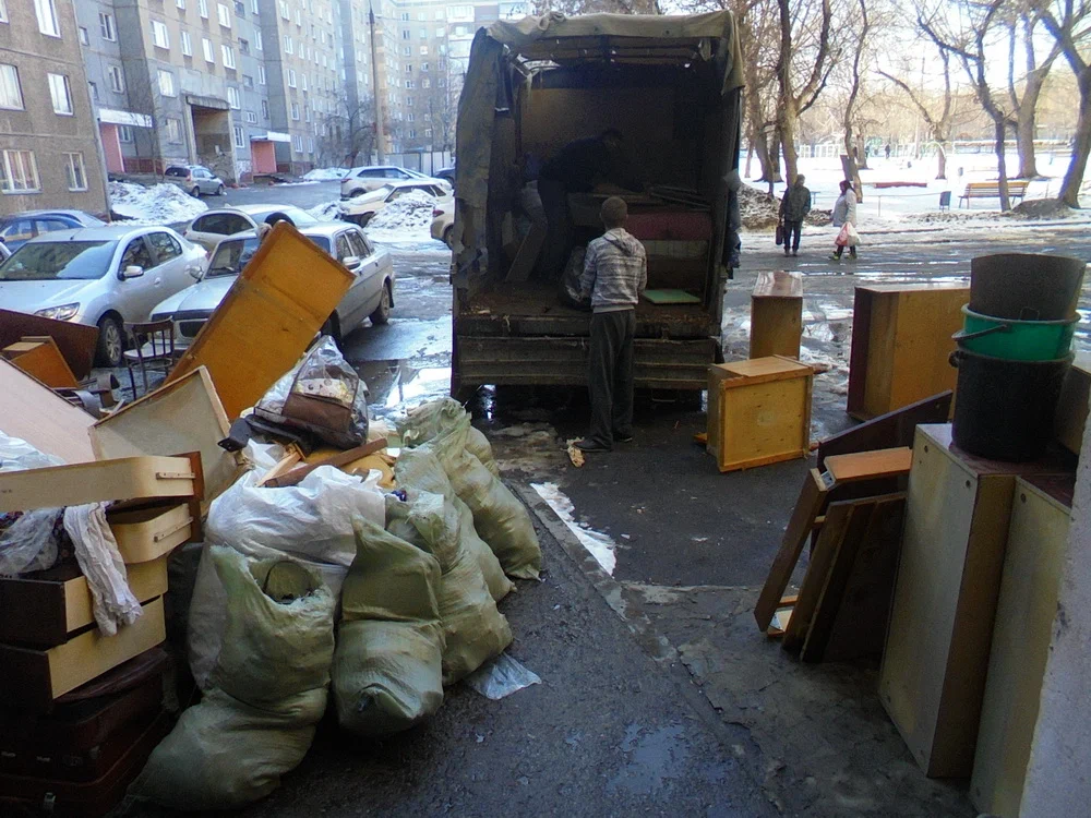 Вывоз мусора из подвала с утилизацией в Малоярославце в октябре