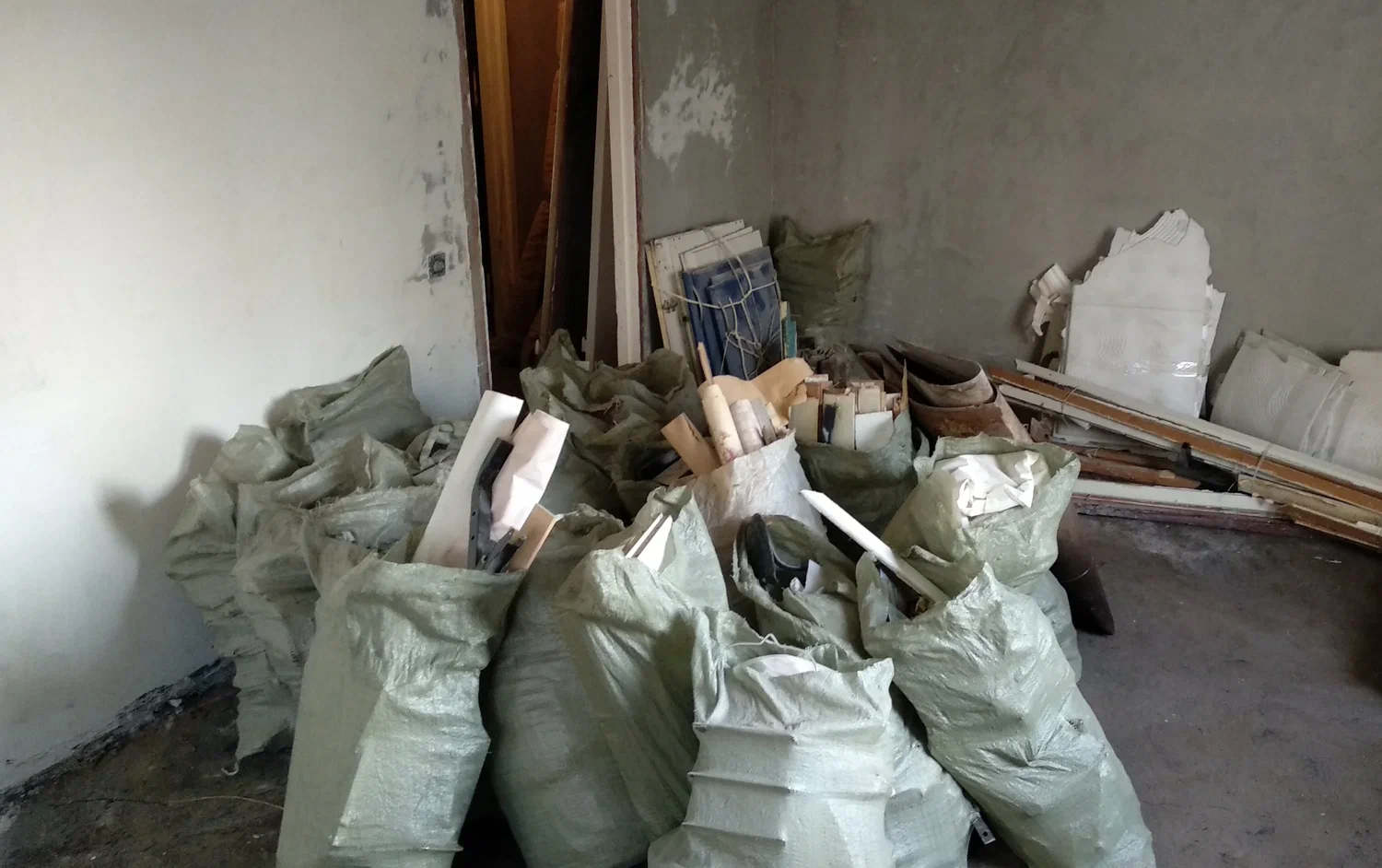 Уборка строительного мусора с вывозом и утилизацией в Малоярославце в октябре