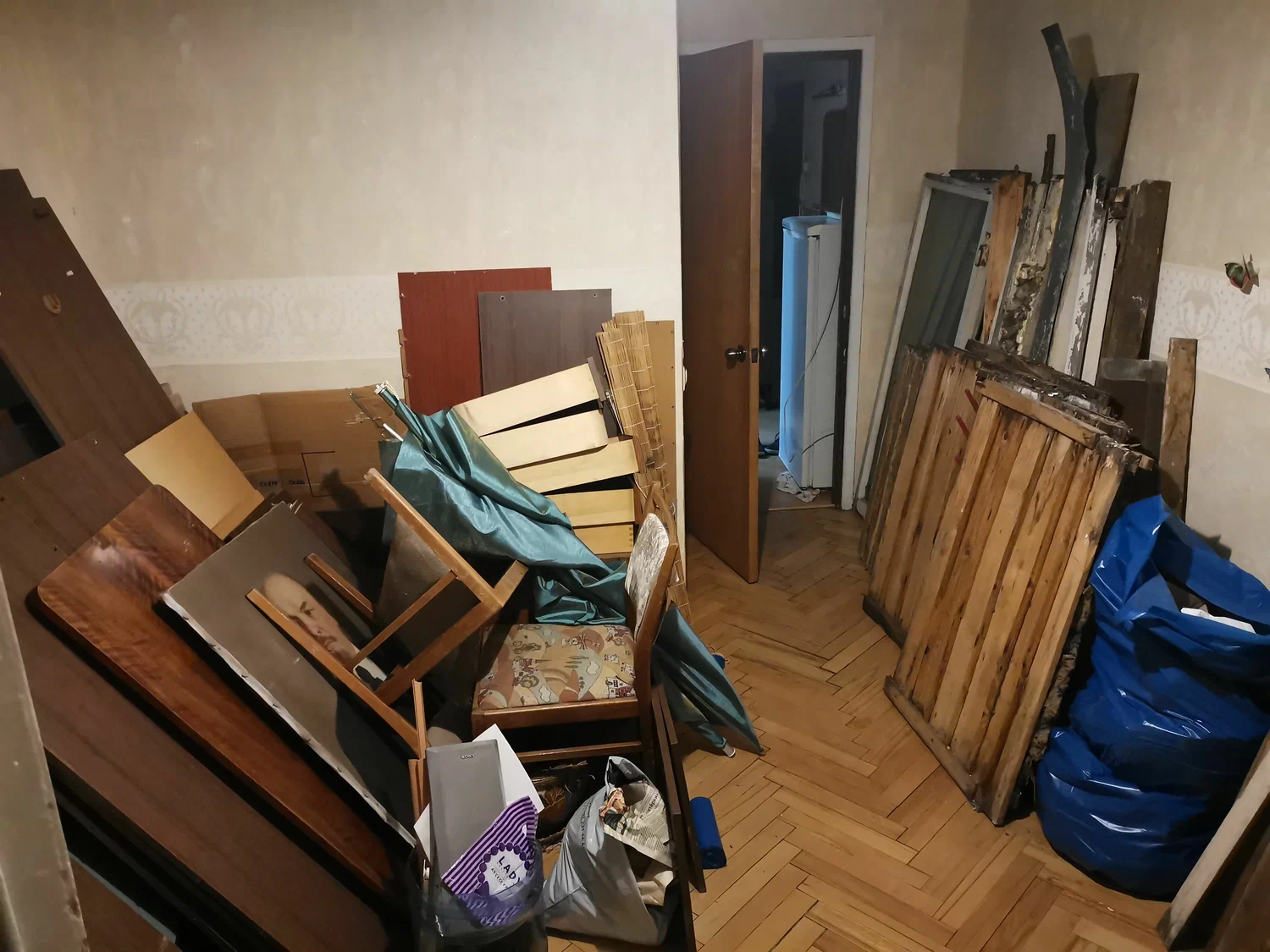 Демонтаж мебели с вывозом и утилизацией в Малоярославце в октябре